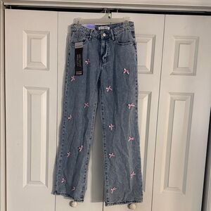 Chic Straight Leg Jeans with Pink Accented bows